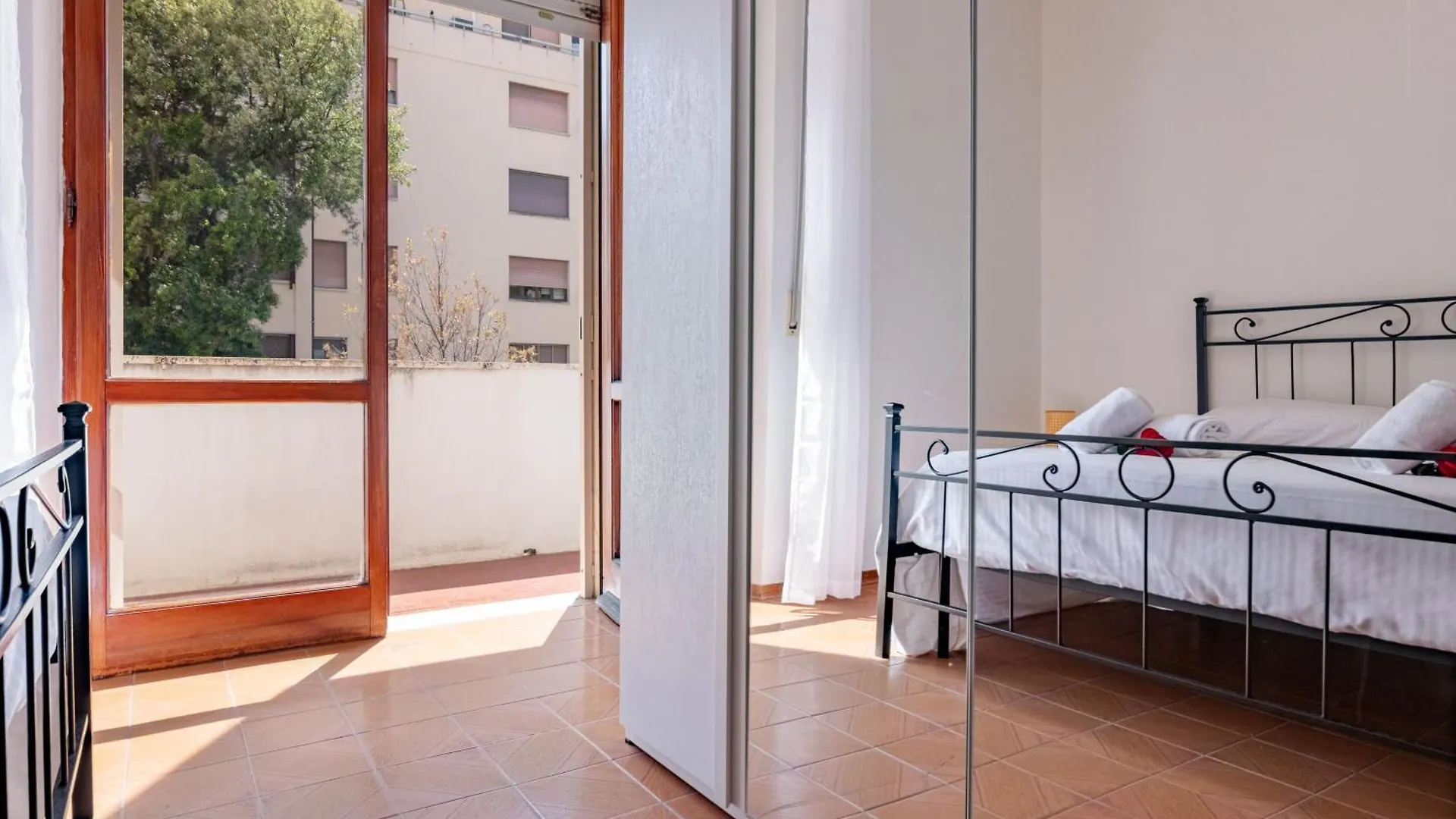 Landi 2 - Near The Center, Free Public Parking Apartment Pisa